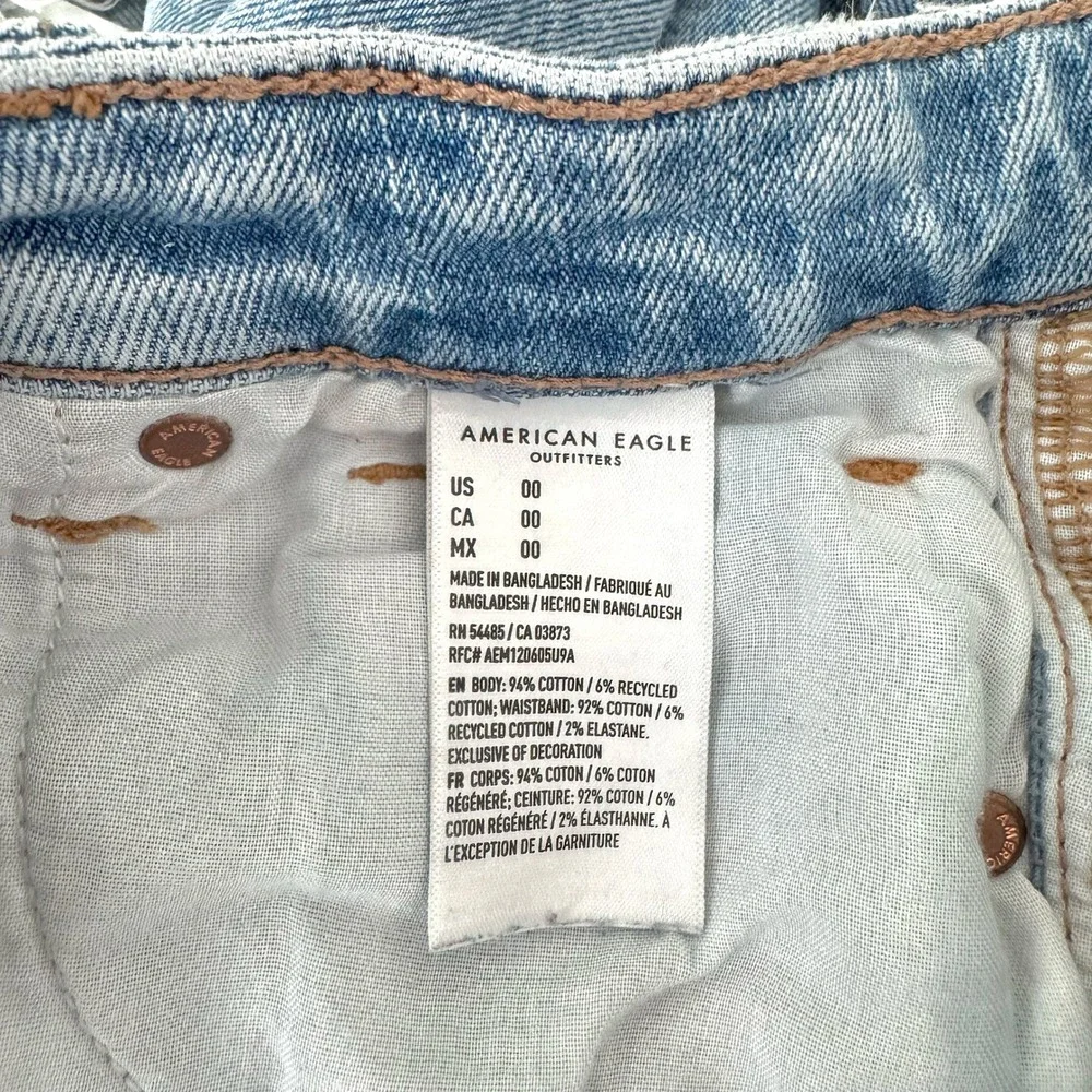 American Eagle Outfitters Baggy Mom Short Distressed‎ Denim Light Wash Size 00